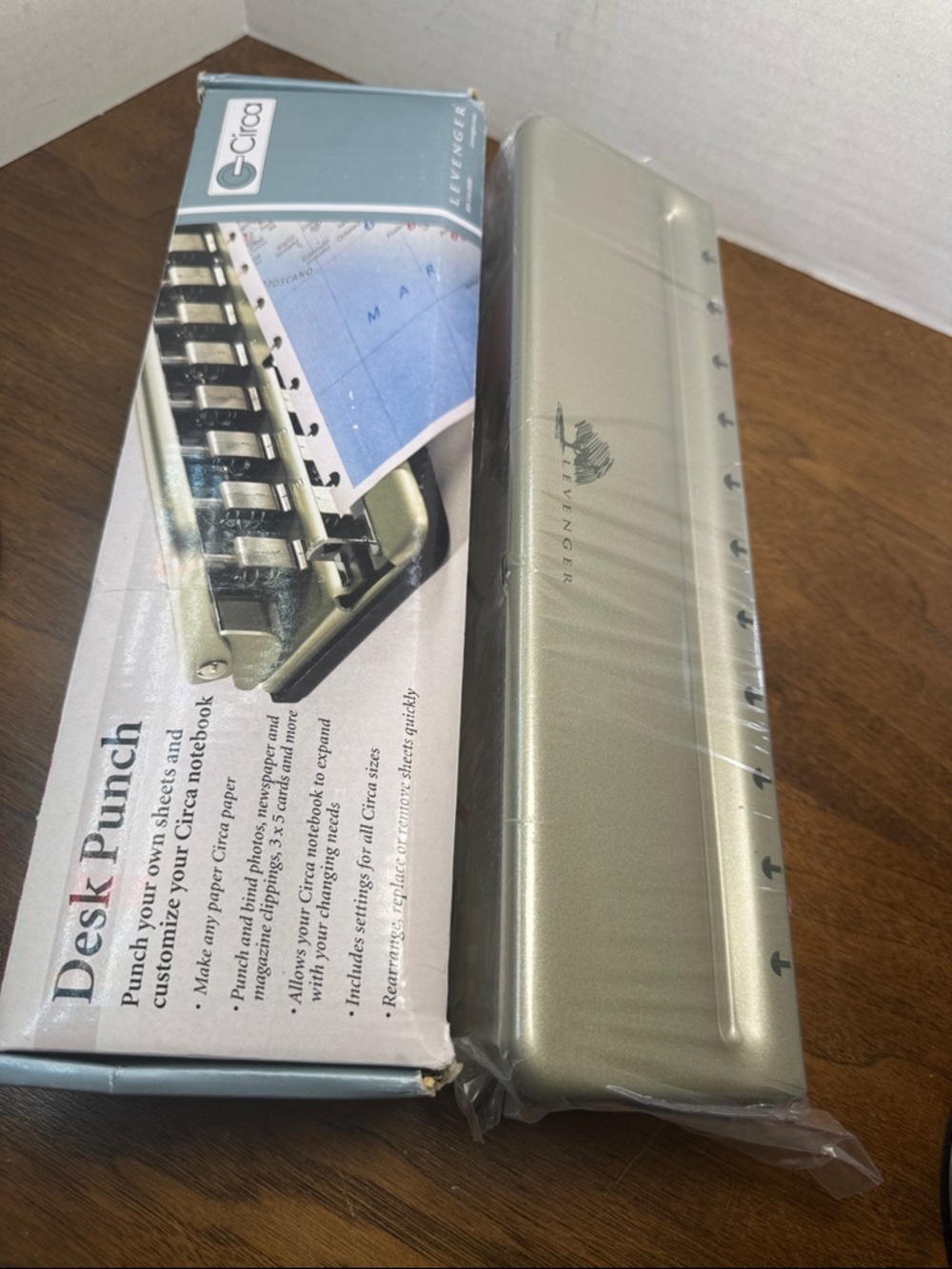 NIB Levenger Circa Universal Discbound Planner Notebook Desk Punch, Heavy Duty